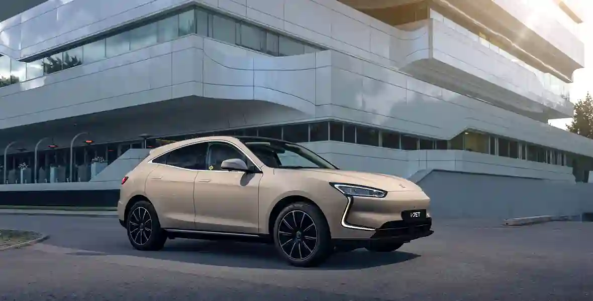 Новость EVOLUTE объявляет о запуске лимитированной партии премиальных кроссоверов EVOLUTE i‑JET в новых трендовых цветах.